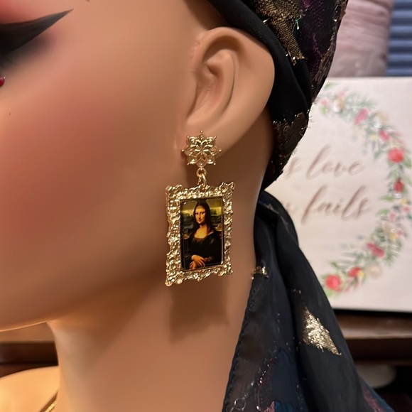 Mona Lisa Framed Earrings - Picture 3 of 6
